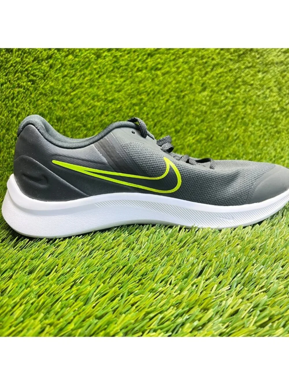 Nike Star Runner 3 GS Dark Smoke Gray Green Boys Size 6Y Running Shoes Sneakers